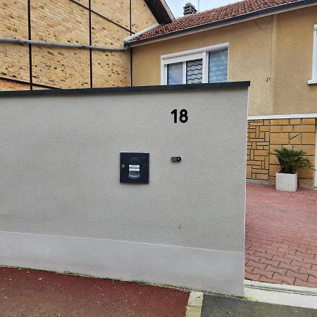 Studio, Pas De Collocation Possible 沃梅里维尔 外观 照片
